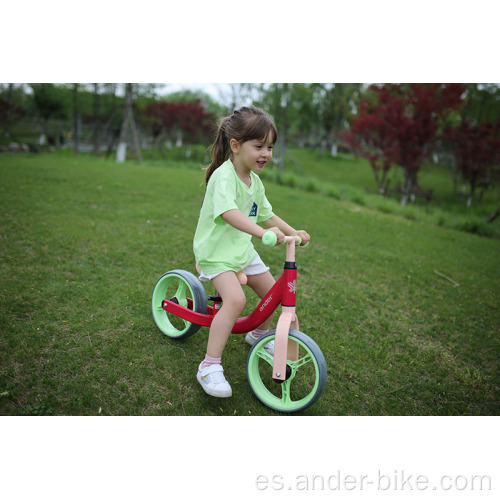 Bicicleta sin pedales para niños